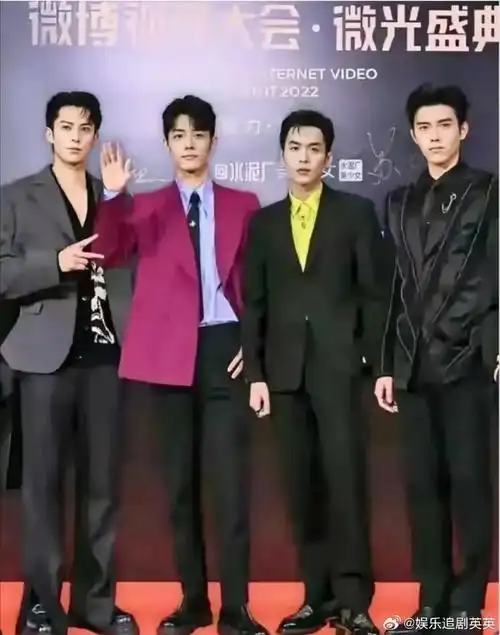 蓦然惊觉,在这群人当中,最为帅气的竟然是张若昀!