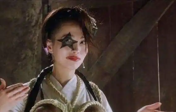 还记得石榴姐《唐伯虎点秋香》吗?自称年轻时是学妹,看了照片才信!