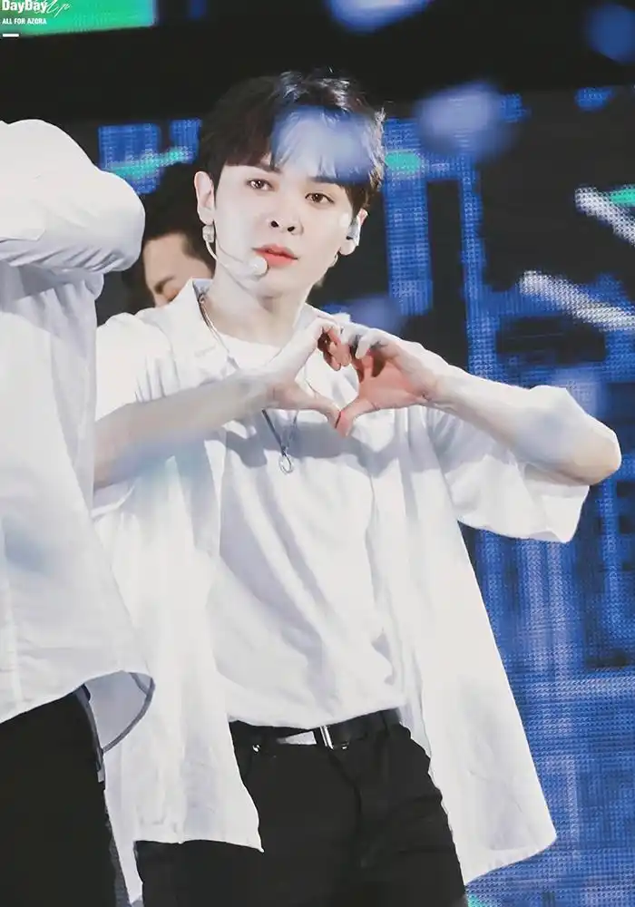 npc花式比心:丞丞超正,尤长靖可爱到犯规,你有被谁撩到呢?