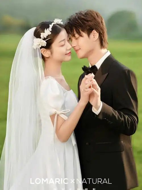 火遍全网的草坪森系婚纱照谁拍谁好看