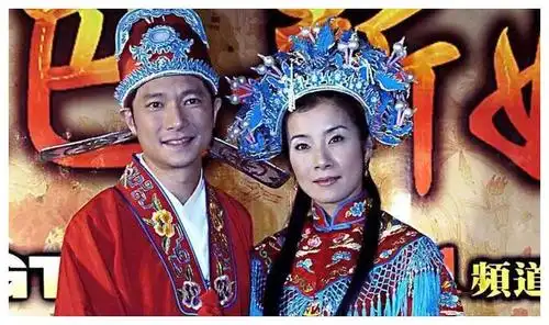 谢祖武跟前女友岳翎拍哑巴新娘妻子抱着儿子去查岗结果