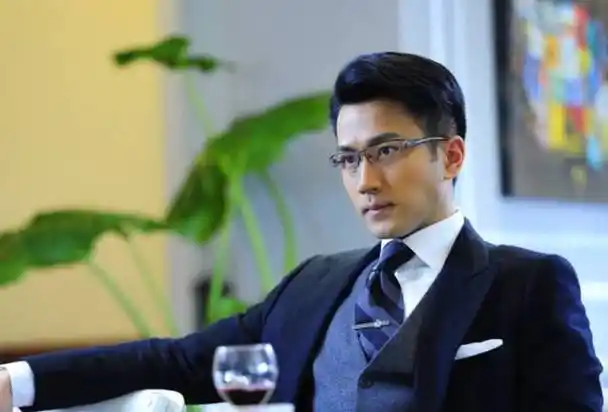 演霸道总裁最帅的男星,张翰腹黑,杨洋高冷,最后一位是男神!