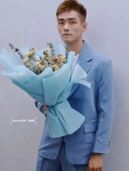 谁说职场只有黑白灰解锁全新蓝色职场穿搭