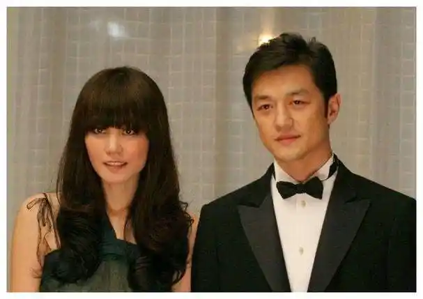 王菲谢霆锋秀恩爱,李亚鹏破产直播,李湘前夫送礼物安慰._网友_明星