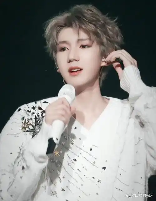 王源近照曝光,面部浮肿,眼神无光,被吐槽:没有灵气了