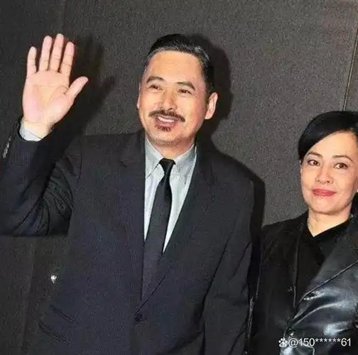 69岁周润发朝阳公园跑步!手臂长满小肉球,目击者称身高超180