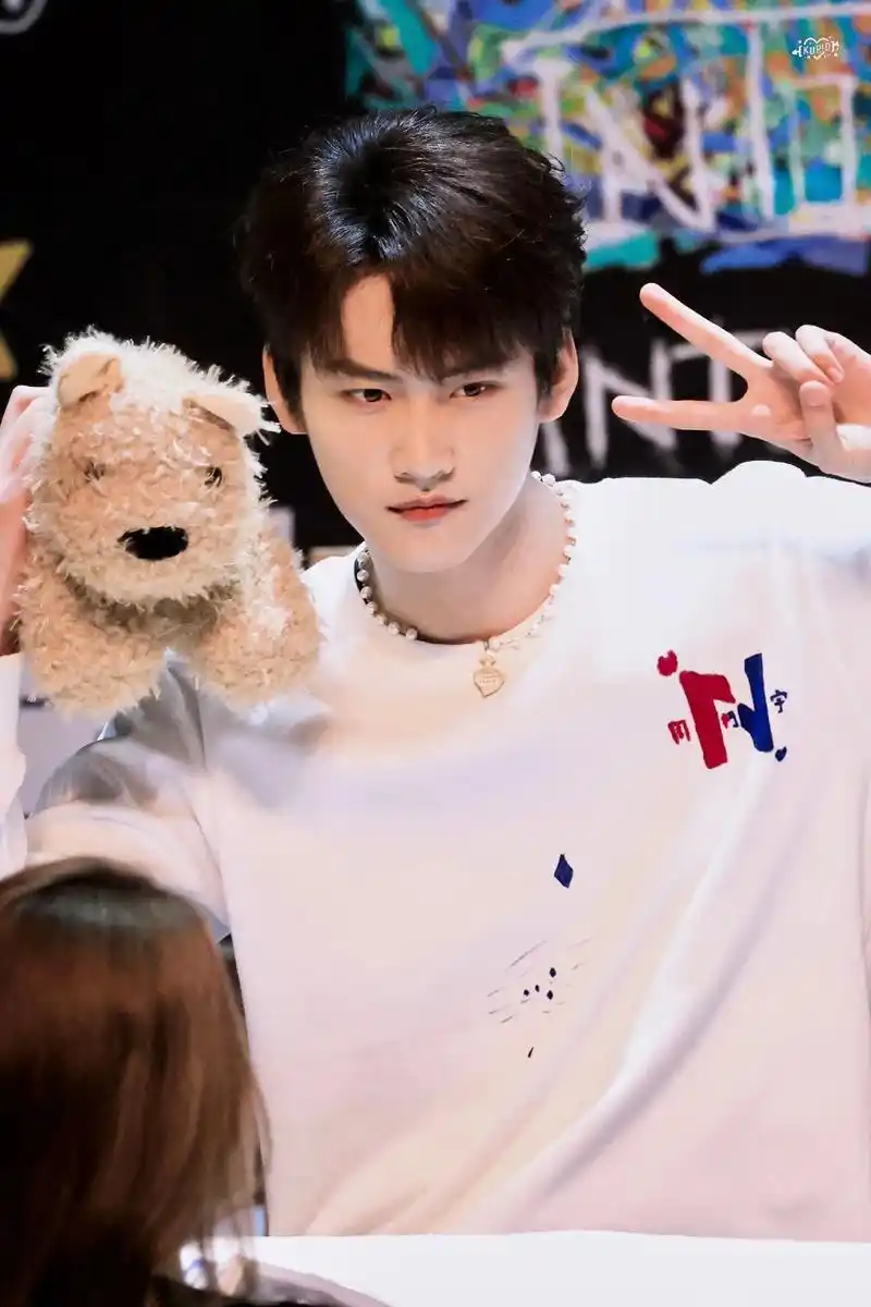 周柯宇 我的可爱小狗98限定紫发我真的会哭17 - 抖音