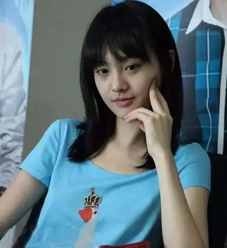 2009年,郑爽凭借出演《一起来看流星雨》的楚雨荨出道,主演这部戏时