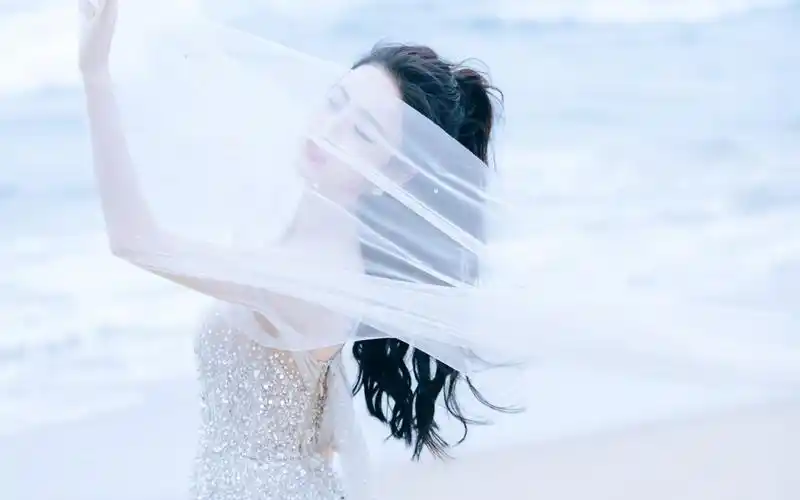 佟丽娅仙气肉色透明白裙图片-美女壁纸-高清美女图片-第4图-娟娟壁纸