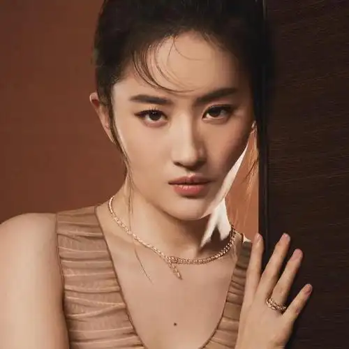 刘亦菲宝格丽首支全球广告大片上线,闪耀奢华神秘魅惑,太长脸了