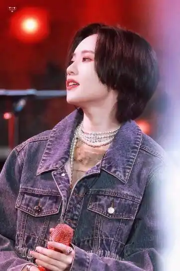 东方卫视春晚: 郑乃馨李权哲赖美云李紫婷陆柯燃许佳琪嘉羿赵让庆怜