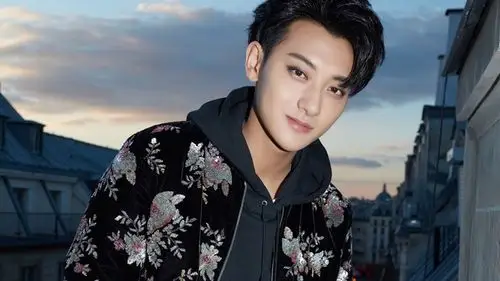 内地明星黄子韬明星风尚壁纸3