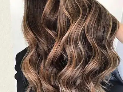 适合长发的烫卷发型 波浪卷发女人味爆棚