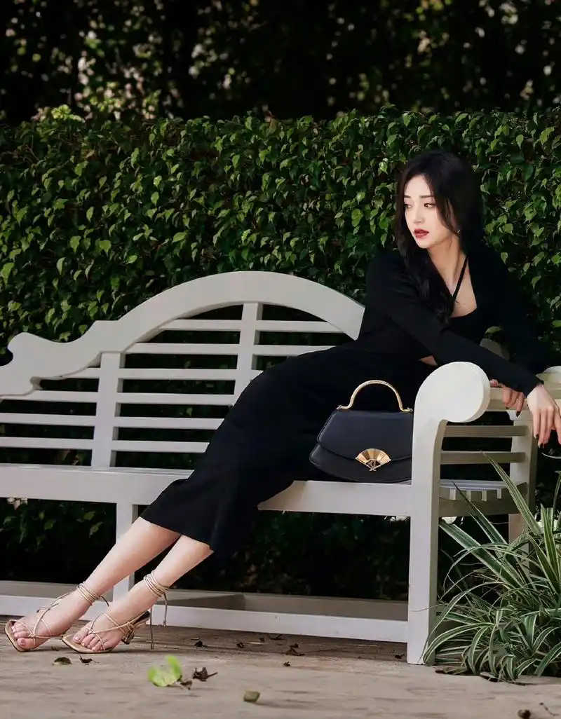 周洁琼在2016年,参加选秀节目《produce 101icon》,获得第6名,成为