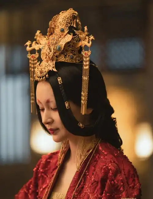 王子文《晴雅集》中演公主,妆容诡异妖艳特别美,戏服华丽又贵气