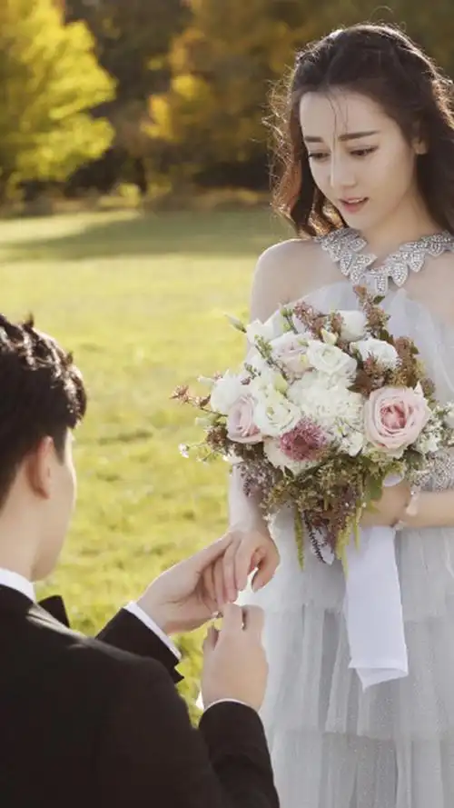 迪丽热巴和邓伦婚纱照