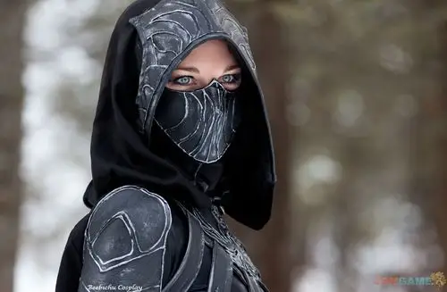 冷艳美女化身刺客 《上古卷轴5》帅气cosplay欣赏