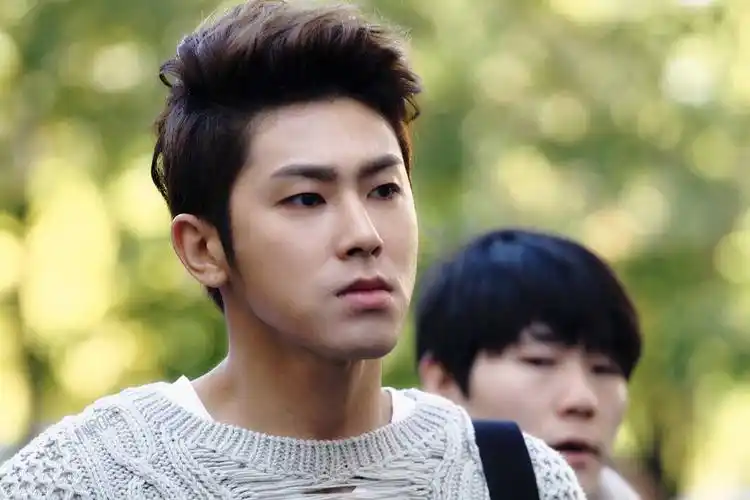 怎么评价东方神起的队长郑允浩? - 知乎