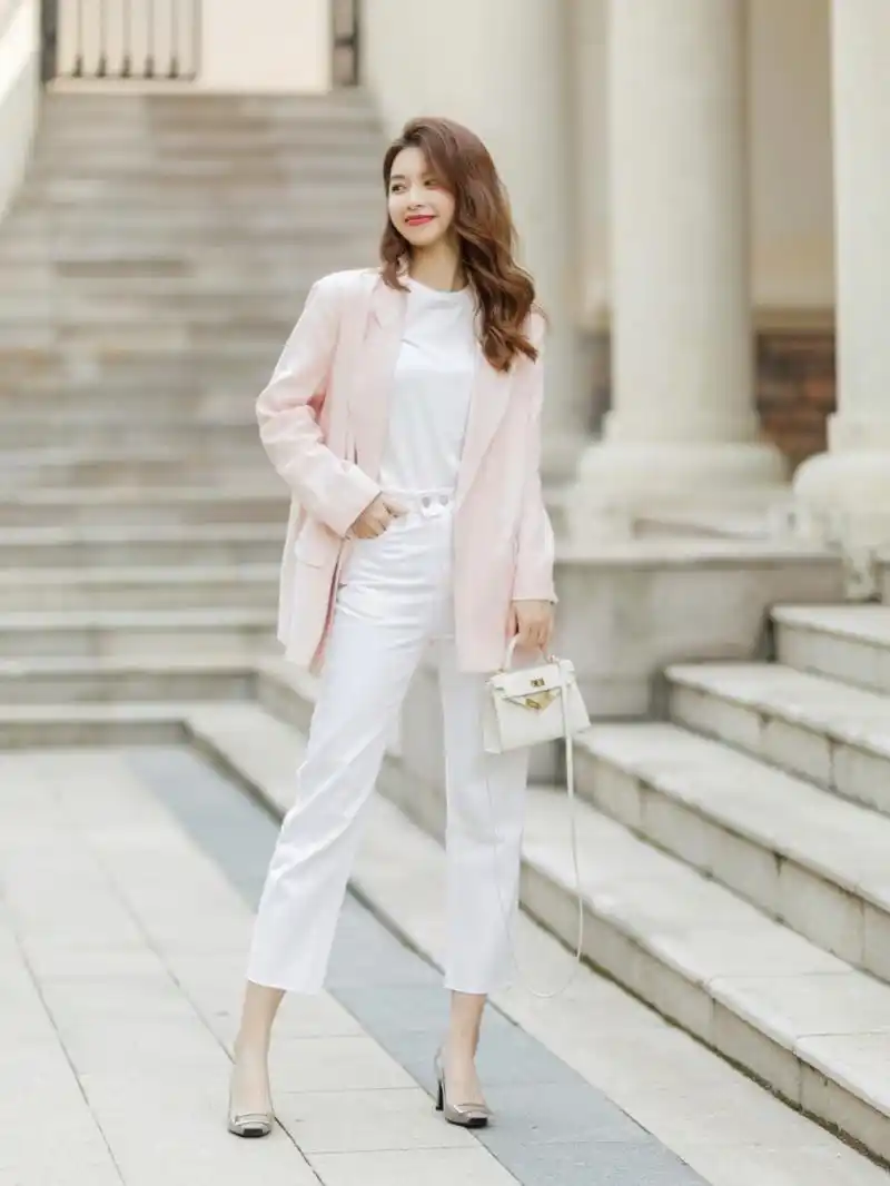 全身照怎么拍9个拍照姿势拍出自然漂亮大长腿