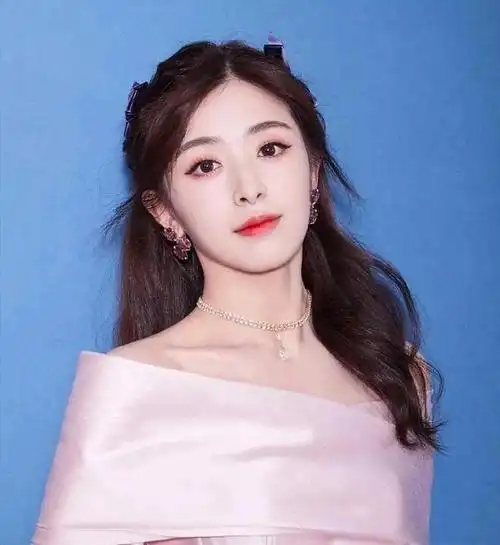 万万没想到张含韵和他竟然在恋爱,并且已谈了整整3年了