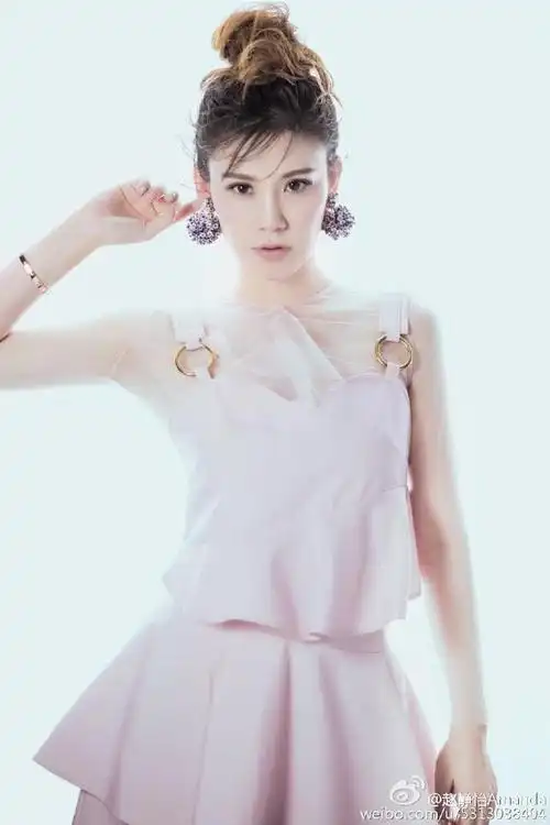 还记得05年的超女赵静怡吗?11年过去,她也换了一张脸