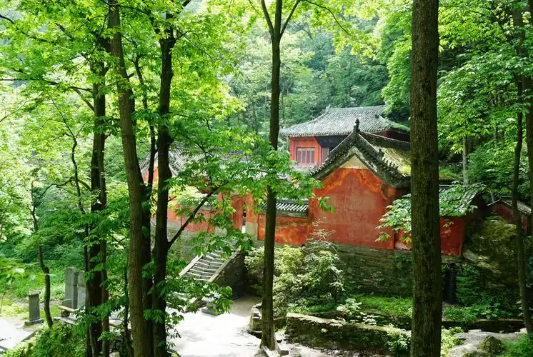 问道武当山:探秘武当神道上的黄龙洞,朝天宫