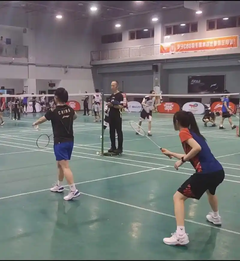李宁3v3赛事#开心快乐羽毛球 #因为热爱所以坚持 #享受 - 抖音