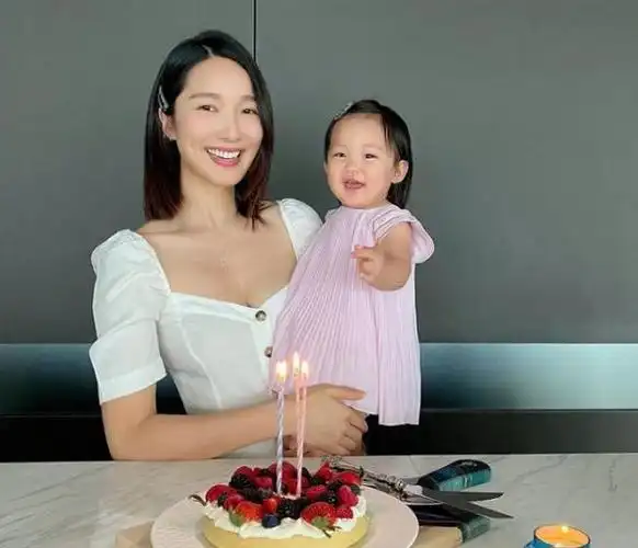 王祖蓝妻子李亚男怀二胎,为何选在父亲节宣布喜讯,原因你可知?