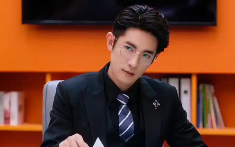 【季肖冰72宁成明】眼 镜 一 戴 誰 也 不 爱 !