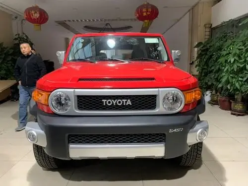 丰田fj酷路泽复古小越野4.0排量马力强