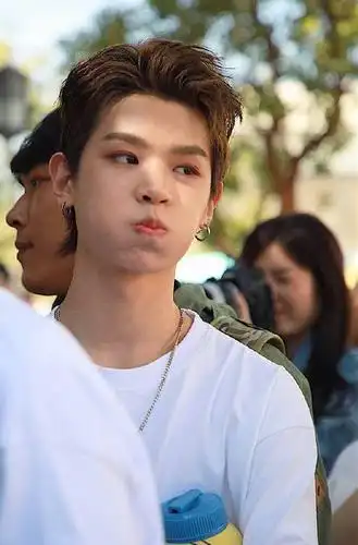 黄明昊 minghao huang的图片