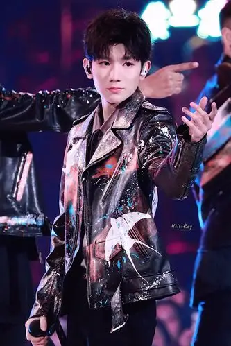 2018王源湖南卫视跨年演唱会_高清图片大全-爱豆app