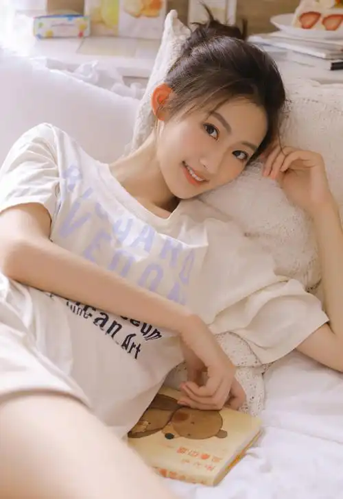 清秀萝莉美女性感粉嫩写真图片