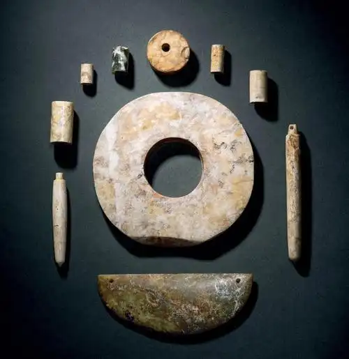 文化期 璧,璜,锥形器和勒子 (共十件) - 玉质金相—中国古代玉器艺术