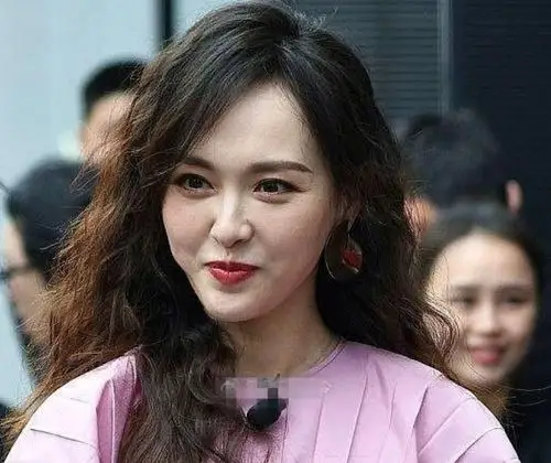 36岁唐嫣未修图照曝光,皮肤毛糙略显老态,岁月是把猪饲料啊!_照片