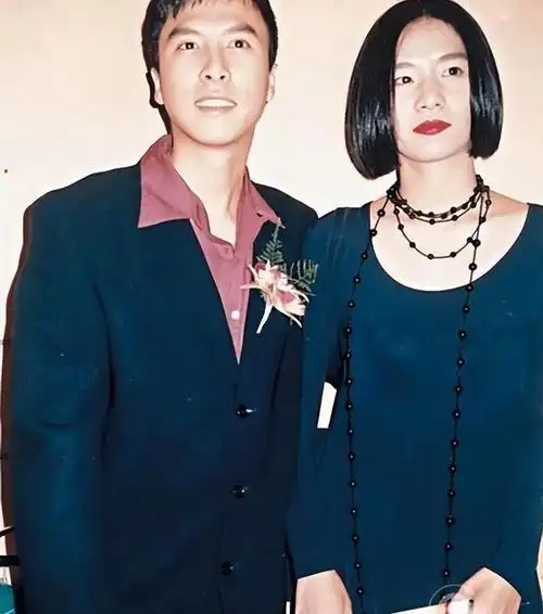 还记得过去《我和僵尸有个约会》的万绮雯吗?今53岁依然那么美