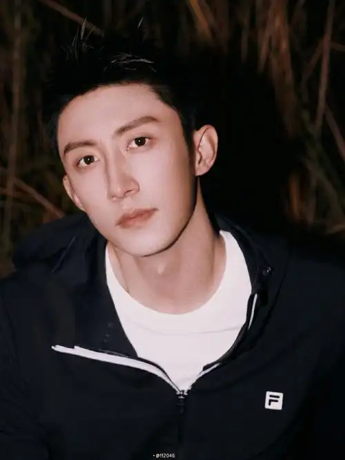 黄景瑜近期状态##黄景瑜暮色芦苇大片