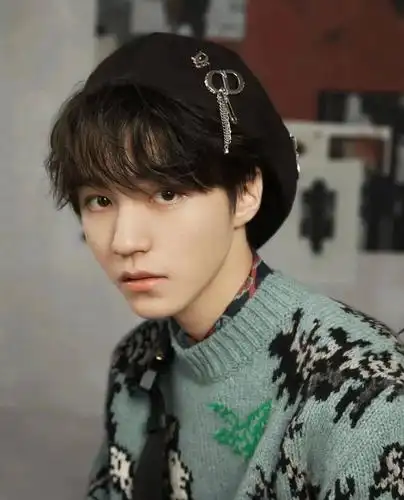 王俊凯最新写真图片2021少年感满满你更喜欢哪一套look呢