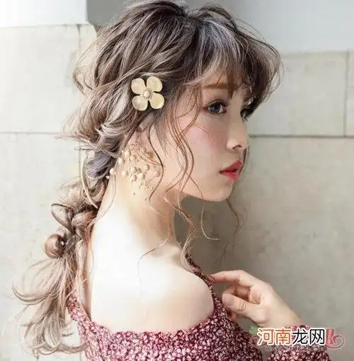 做个溫柔女生剪中长发扎低马尾 溫柔系女生平时扎低辫子发型教程