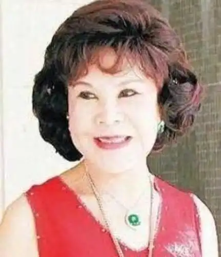 年轻时候的黄夏蕙是一位美人但是在感情上并不长久