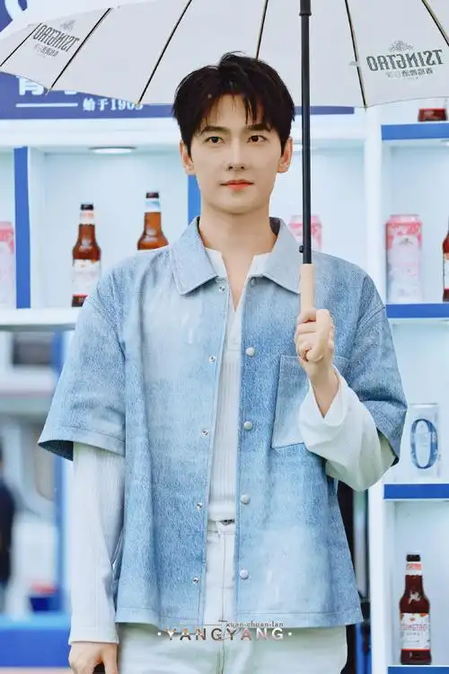 杨洋夏日胶片质感大片