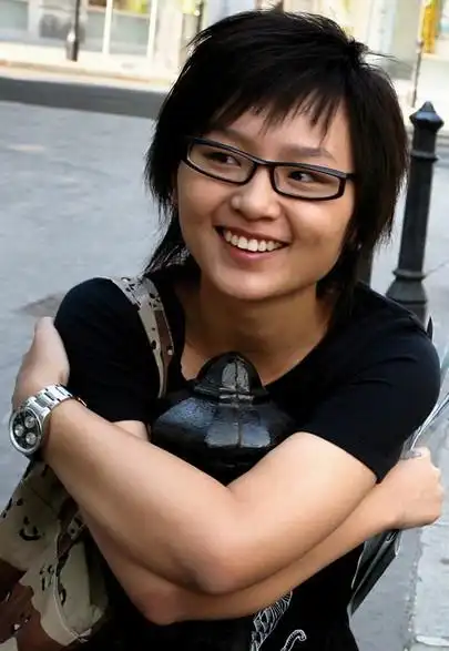 周笔畅整容前后反差太大 假小子变淑女判若两人(图)