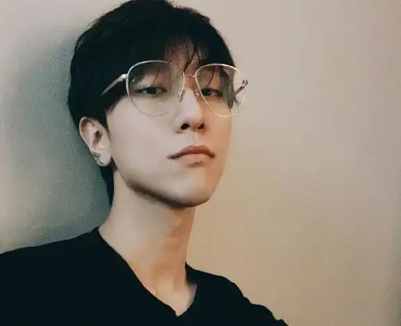 配音演员景向谁依的生日是1992年5月17日,他是翼之声中文配音社团的