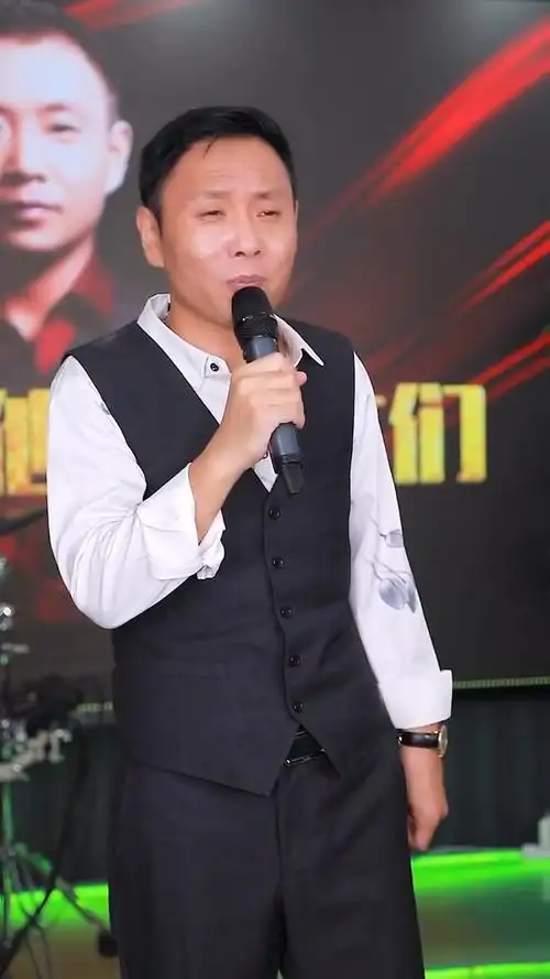 祁隆现场合唱等你等了那么久