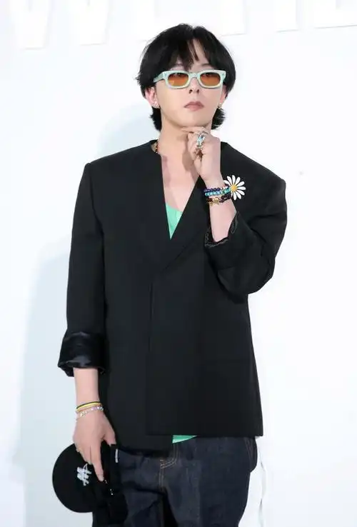 继韩国演员李善均被爆涉嫌吸毒后,男团bigbang队长g-dragon(权志龙)也