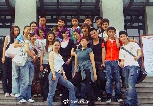 景甜郑爽班级合照大甜甜以绝对优势胜出阚清子就输在脖子上了