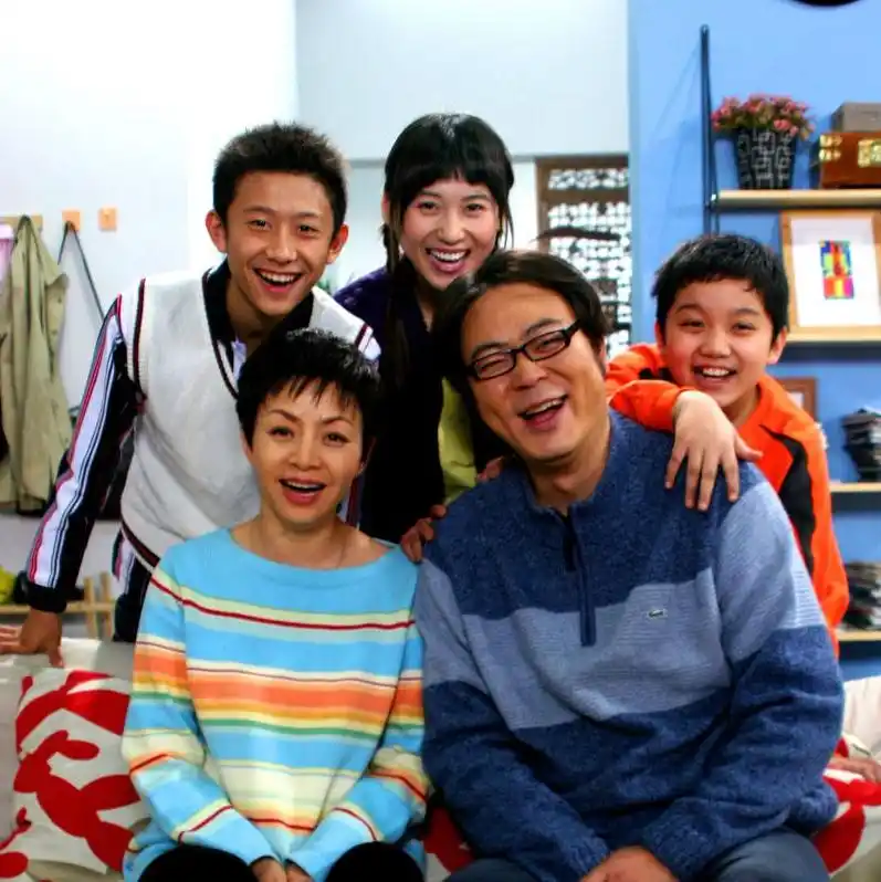 她靠关系抢走杨紫角色如今家有儿女成员重聚却无人记得她