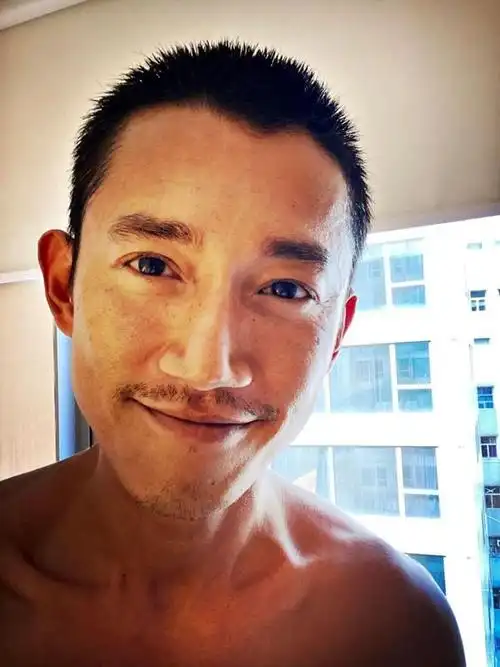 从底层打工仔到逆袭成为影帝,吴慷仁用演技告诉我们,只要努力一切皆有