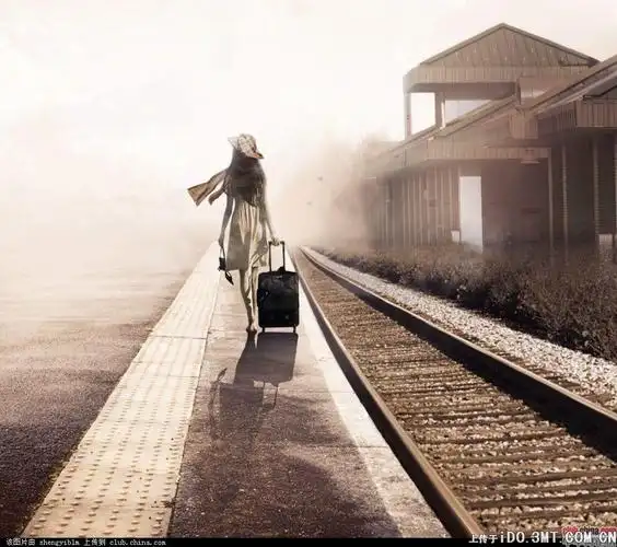 配乐散文《一个人走路》作者:碑林路人朗诵:老榕树下