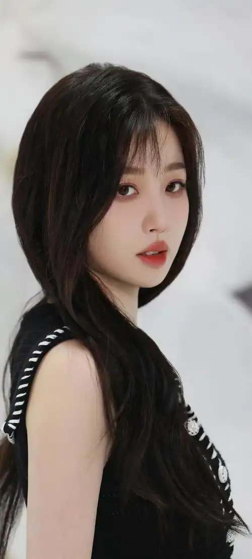 美女系列壁纸,第三百九十七期华丽登场,本期之星——虞书欣,她的名字